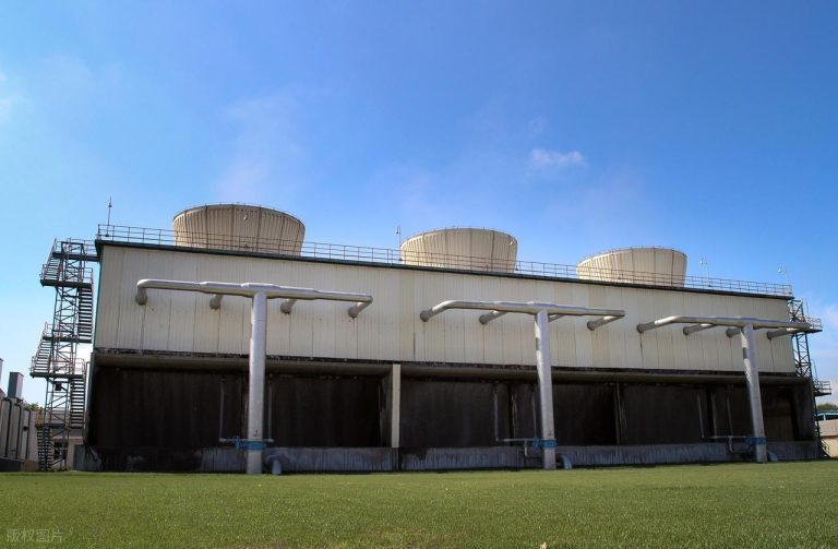 chemical plant circulating water automatic monitoring system for compressor protection